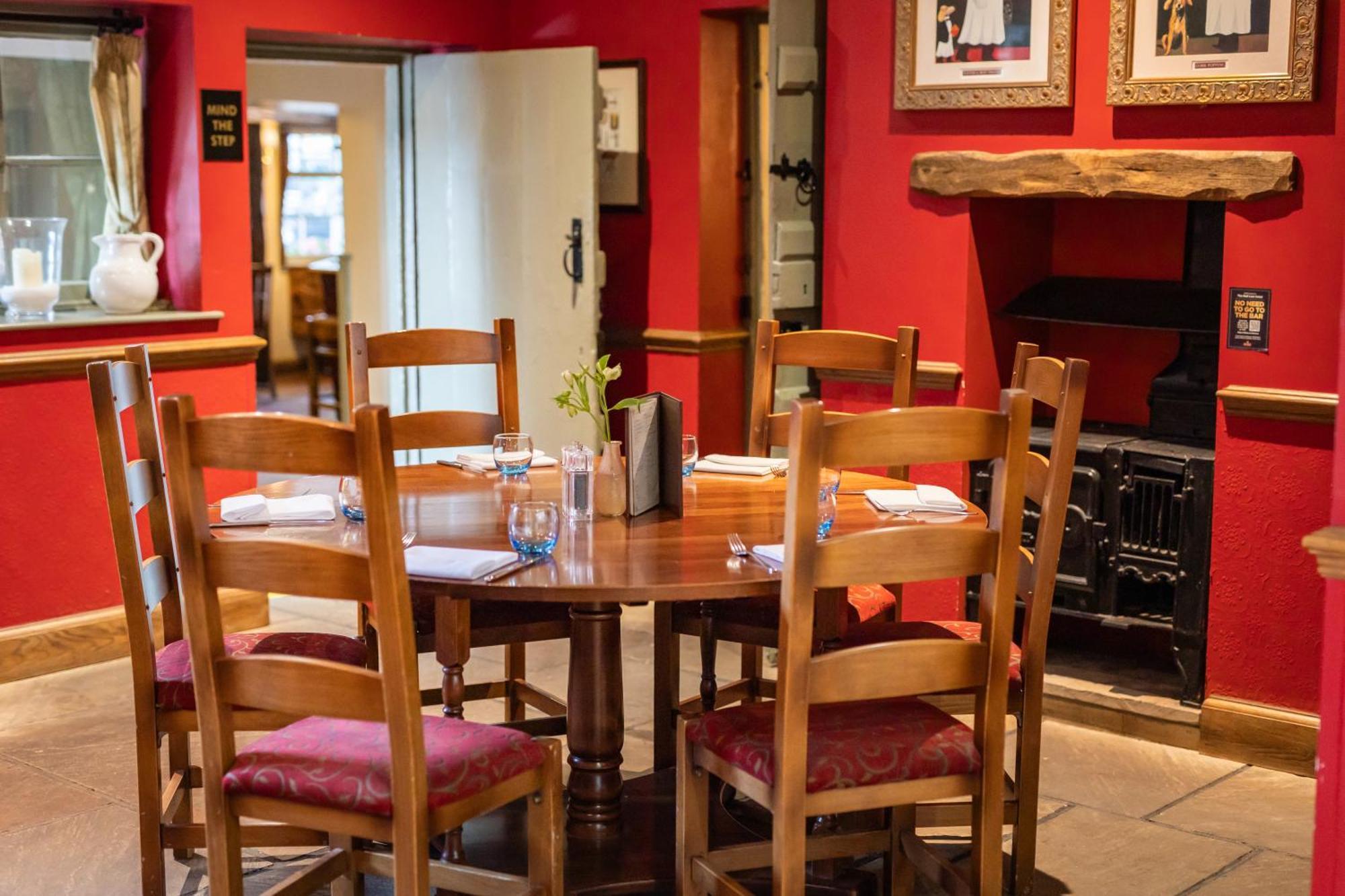 The Red Lion Hotel Хитроу Экстерьер фото