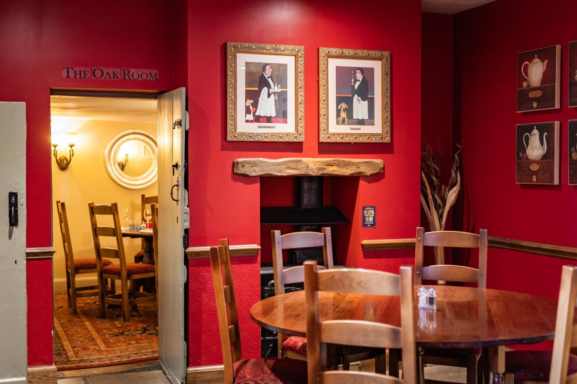 The Red Lion Hotel Хитроу Экстерьер фото