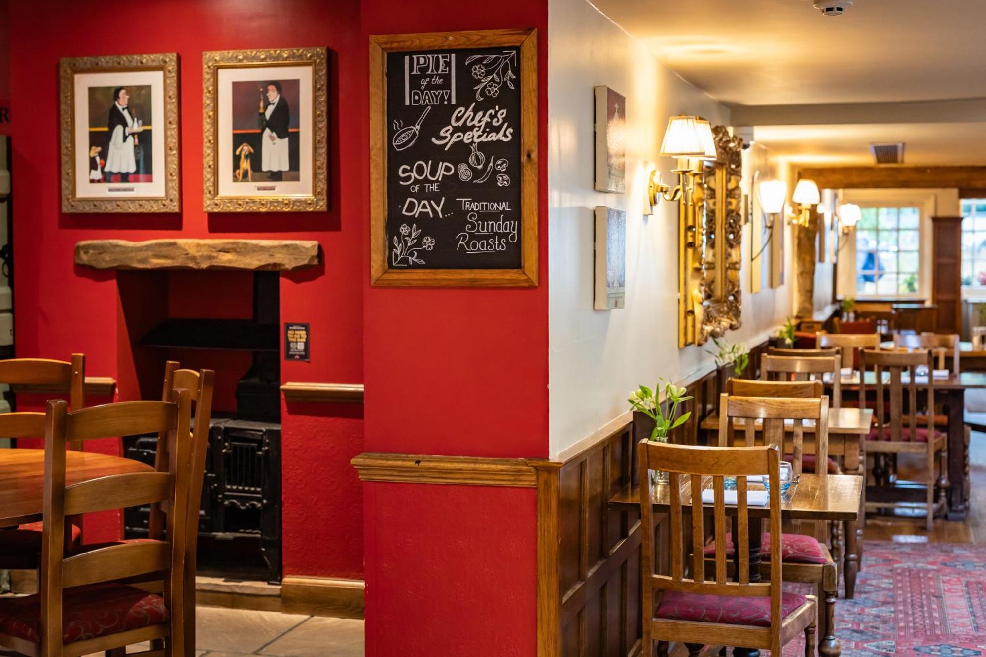 The Red Lion Hotel Хитроу Экстерьер фото