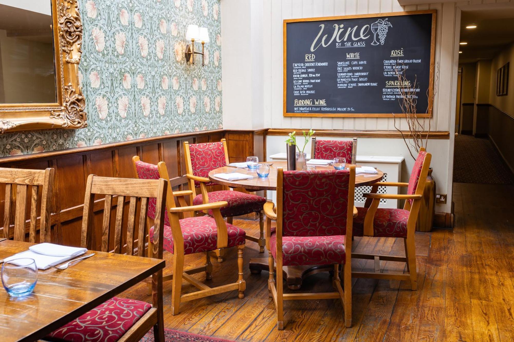 The Red Lion Hotel Хитроу Экстерьер фото