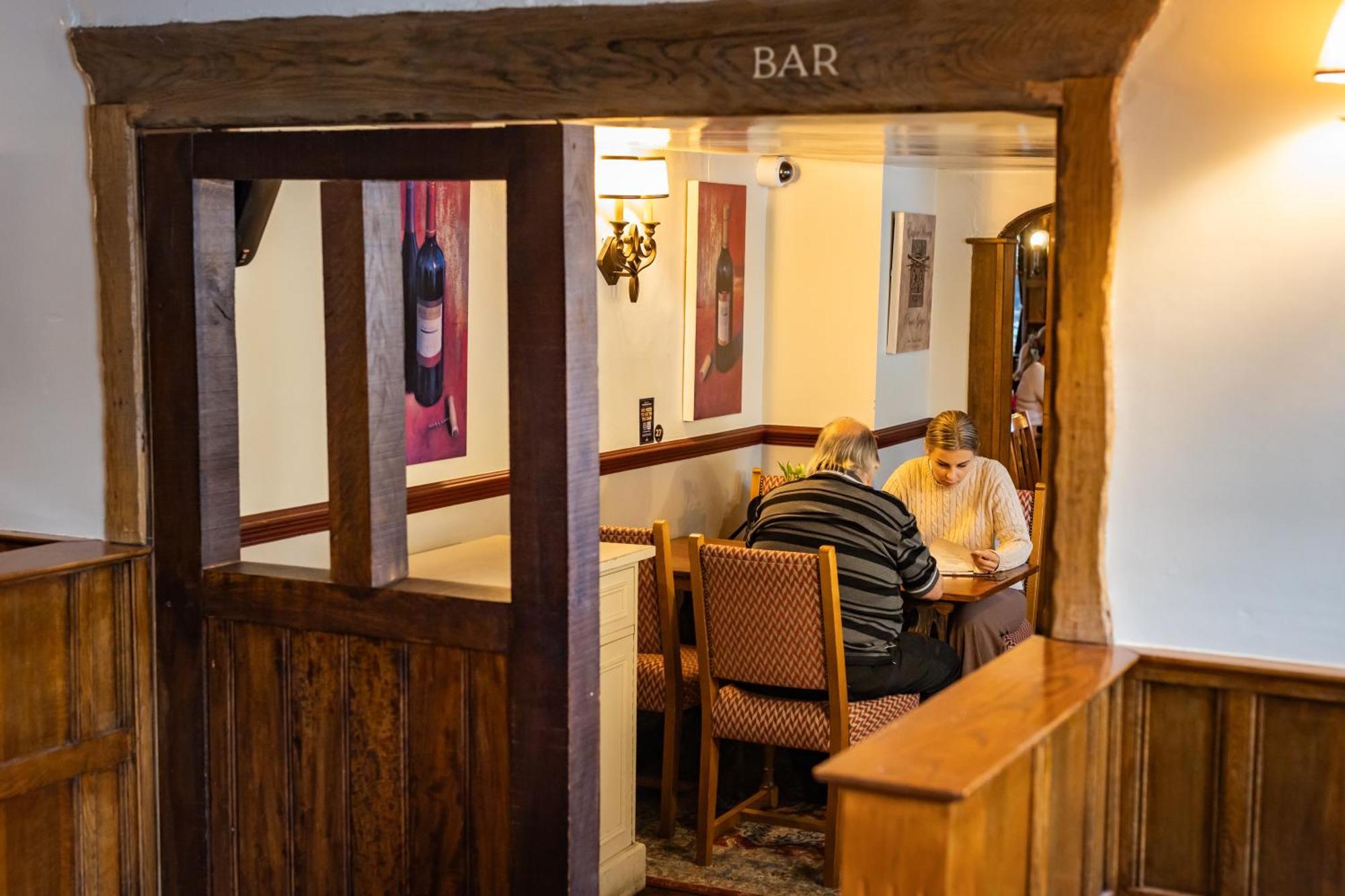 The Red Lion Hotel Хитроу Экстерьер фото