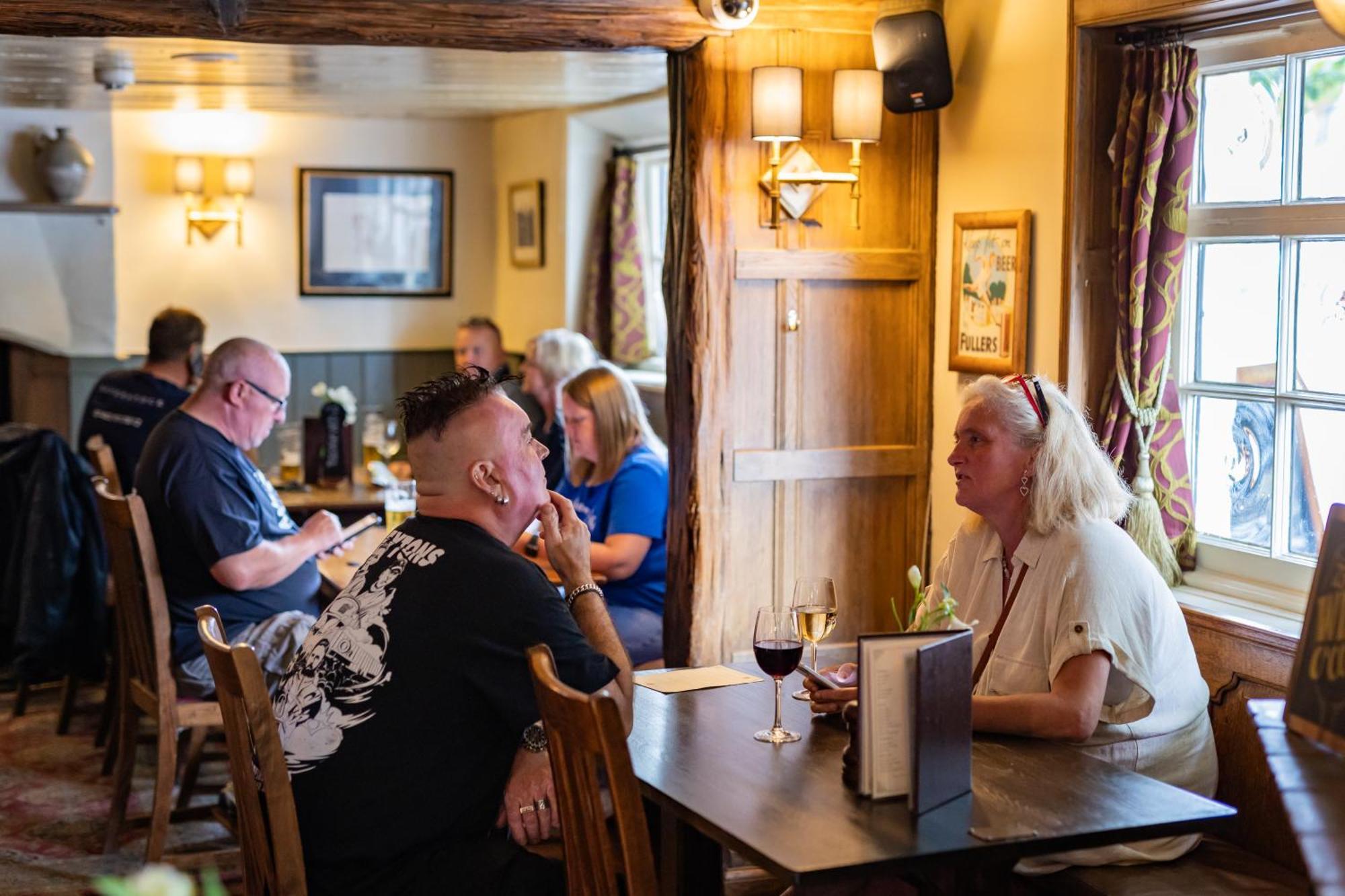 The Red Lion Hotel Хитроу Экстерьер фото