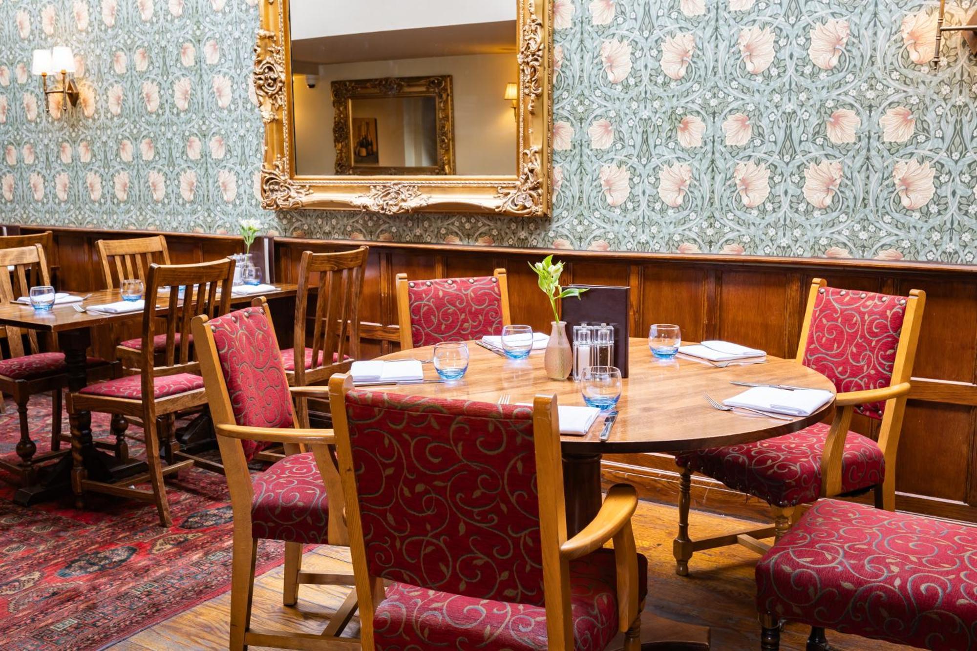 The Red Lion Hotel Хитроу Экстерьер фото