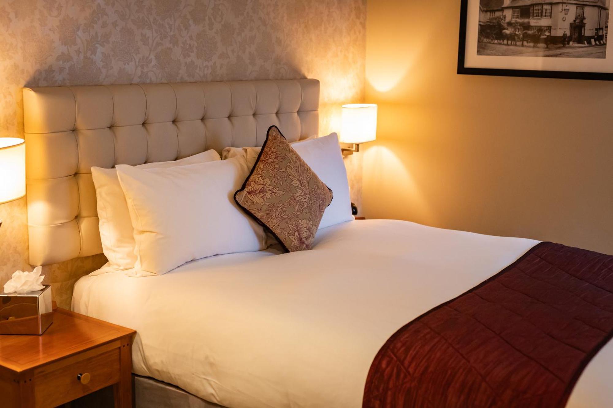 The Red Lion Hotel Хитроу Экстерьер фото