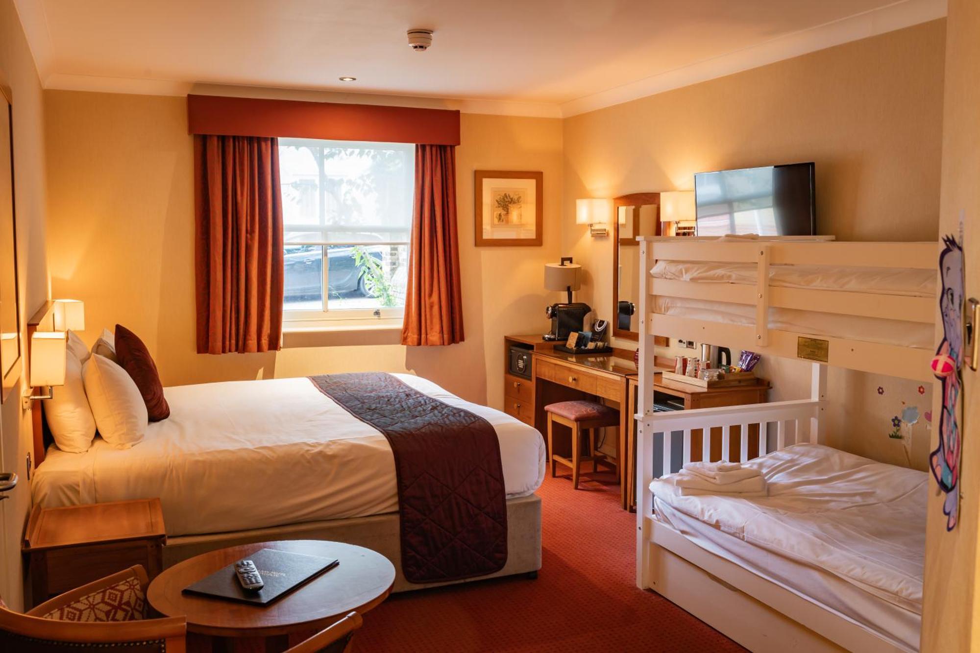 The Red Lion Hotel Хитроу Экстерьер фото
